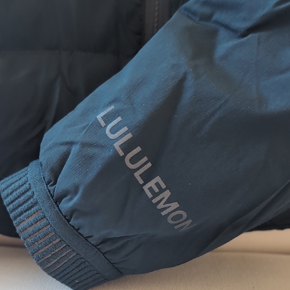 Lululemon Athletica Women's Dark Blue/Teal Ski Jacket - Picture 4 of 4